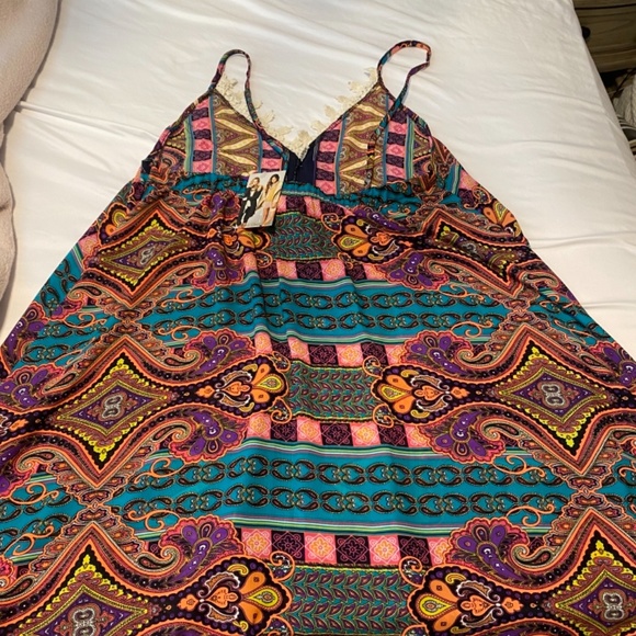 BNWT- Honeylee Boho summer mini-dress, size largr - Picture 2 of 3